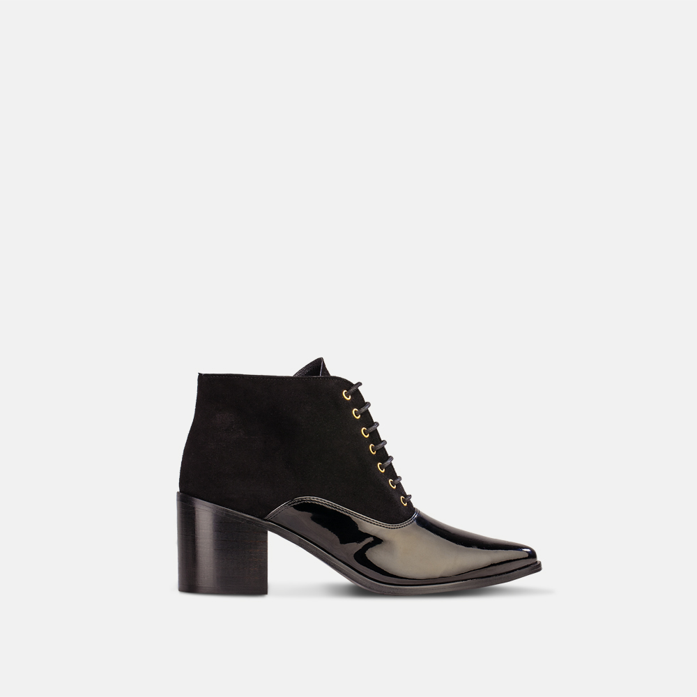 Carela Shoes